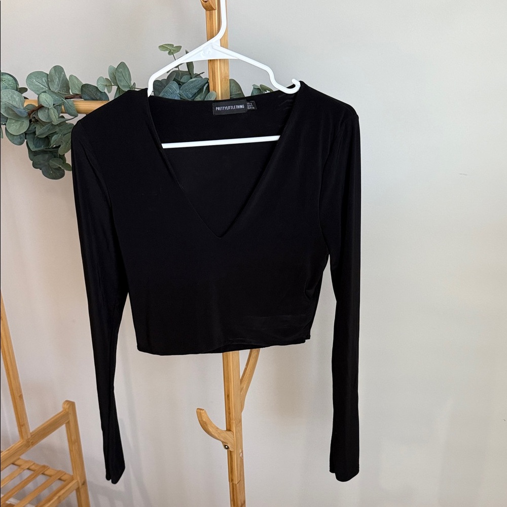 PrettyLittleThing Black Long Sleeve Crop Top